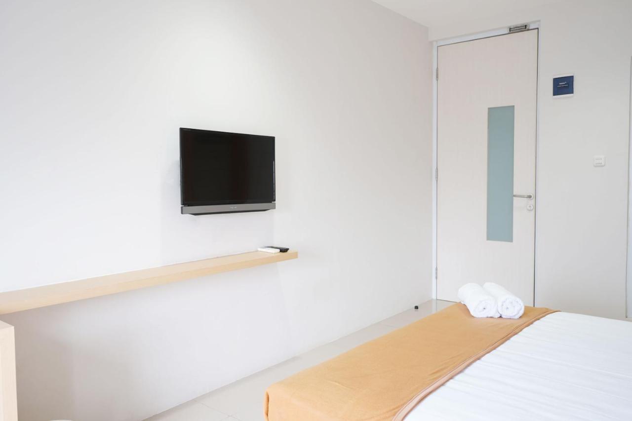 Urooms Senayan Jakarta Exterior photo