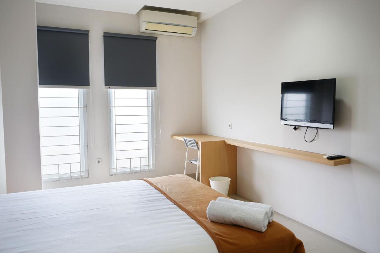 Urooms Senayan Jakarta Exterior photo
